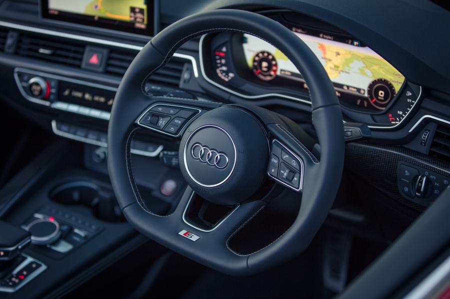 Панель приборов Audi S5 Cabriolet 2017 года  (AU) (фото 11 из 23)